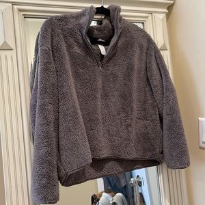 Cropped fluffy sweatshirt